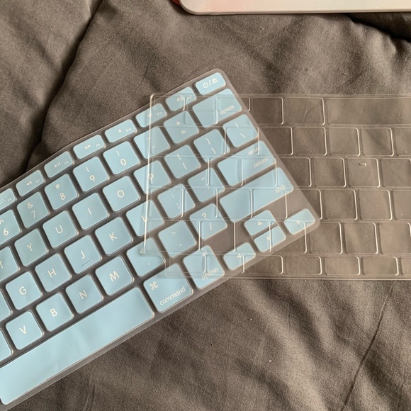 13 inch marble MacBook Air bundle - Picture 2 of 4